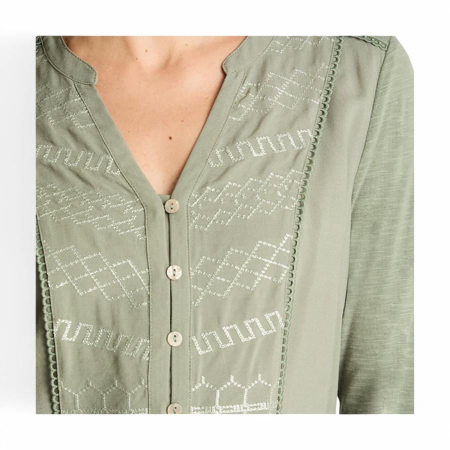 Polera Manga Larga Mujer Curvi con Macrame y Bordado Verde