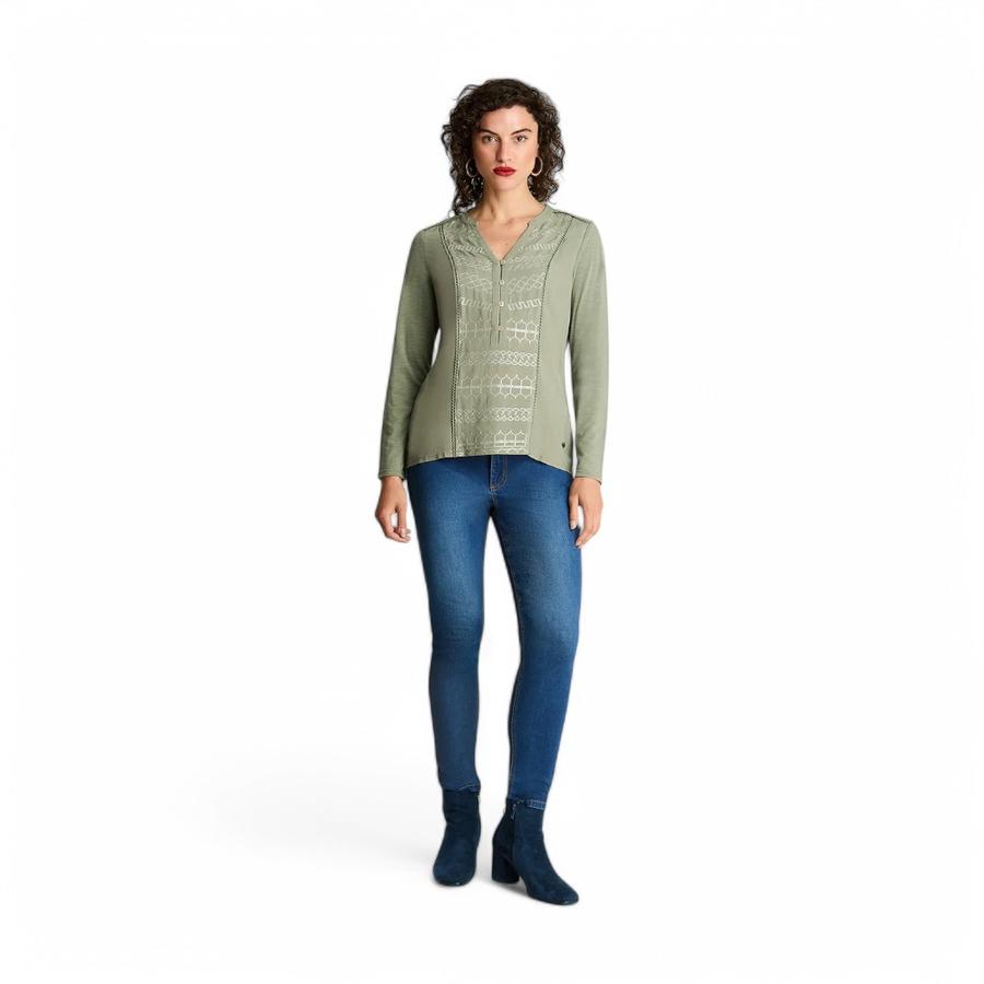 Polera Manga Larga Mujer Curvi con Macrame y Bordado Verde