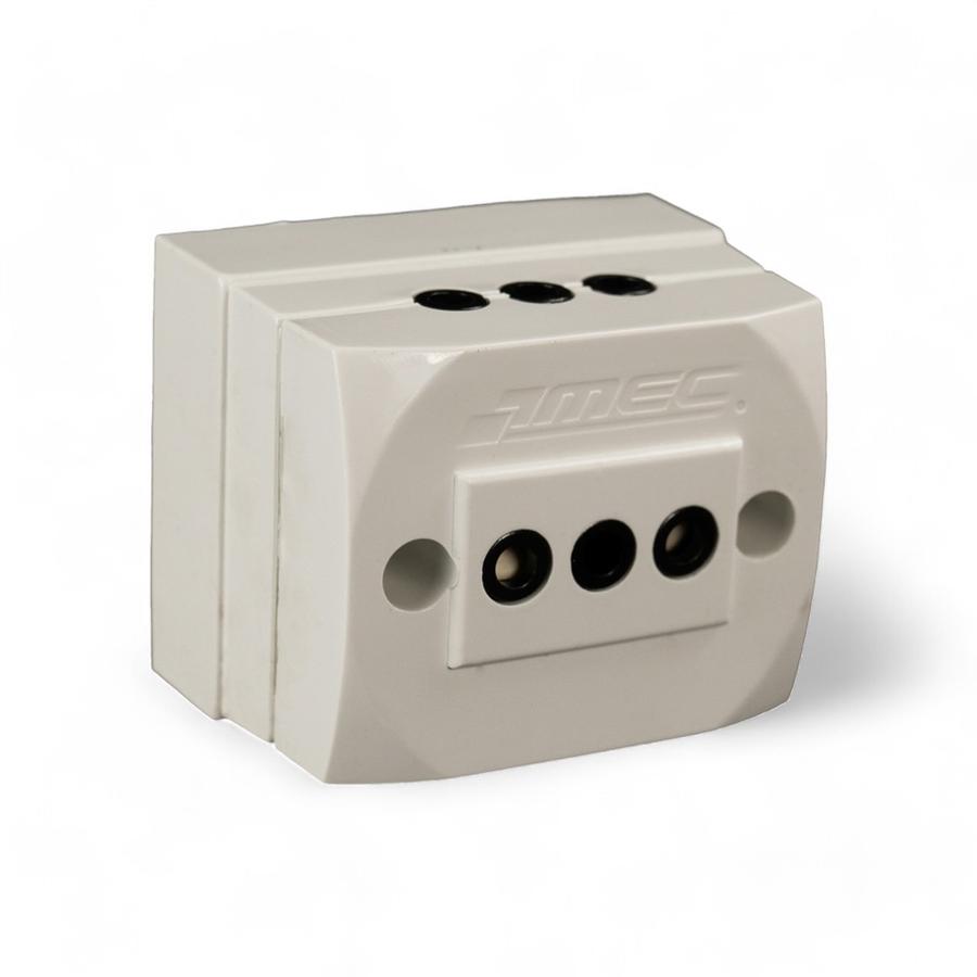 Enchufe Hembra Triple MEC Sobrepuesto 10A 250V